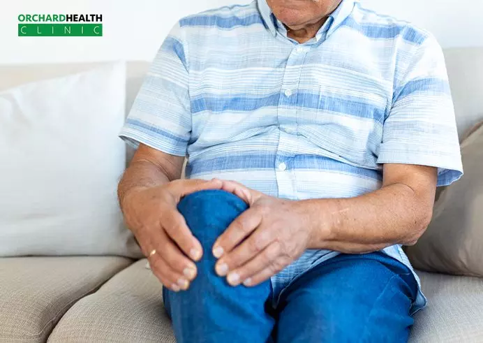 elderly person experiencing pain in their knees-Physiotherapy Singapore